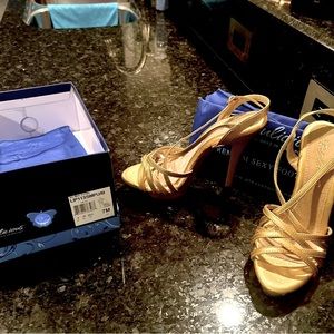 New Women’s High Heel platform sandals. Metallic gold by Fabulicious.